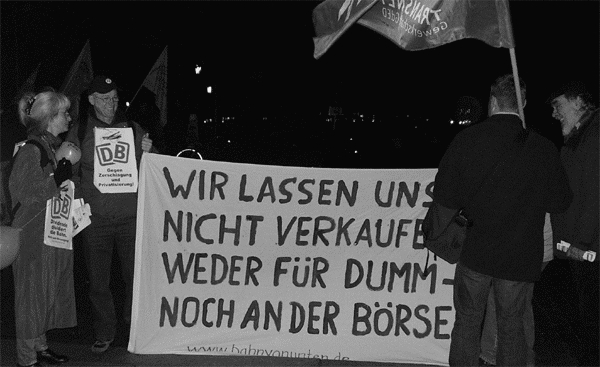 10. November 2006: Hamburger TRANSNET-Mitglieder demonstrieren gegen die Bahnprivatisierung